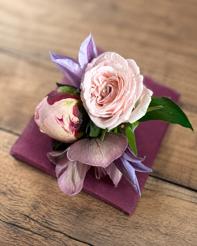 Wrist corsage