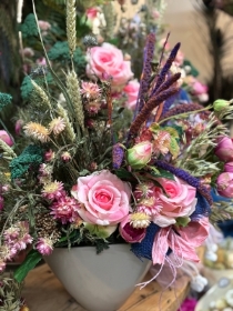 Dry flowers arrangement