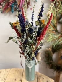 Dry flowers in vase